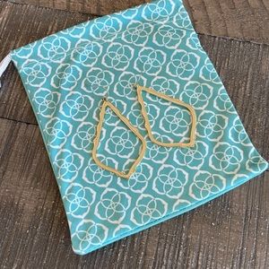 Sophee Drop Earrings In Gold